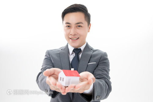 房屋交易背后的隱形橋梁 中介服務的價值與選擇